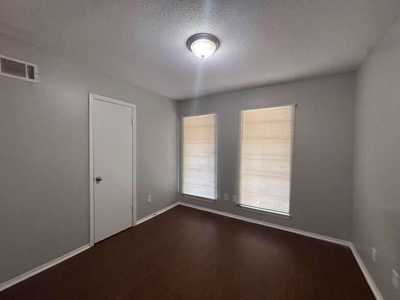 Building Photo - 3712 Dove Call Cove