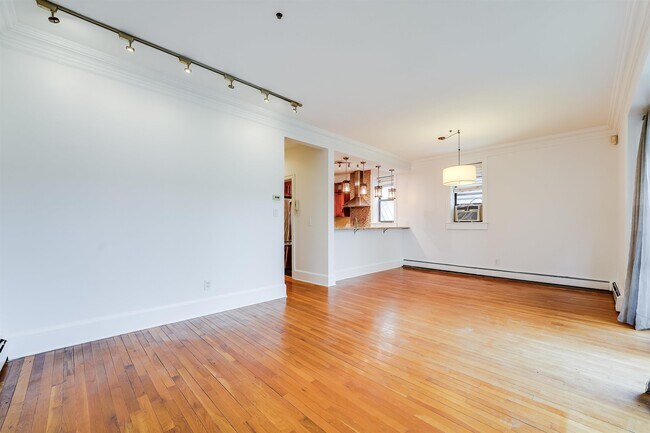 Building Photo - 1115 Willow Ave