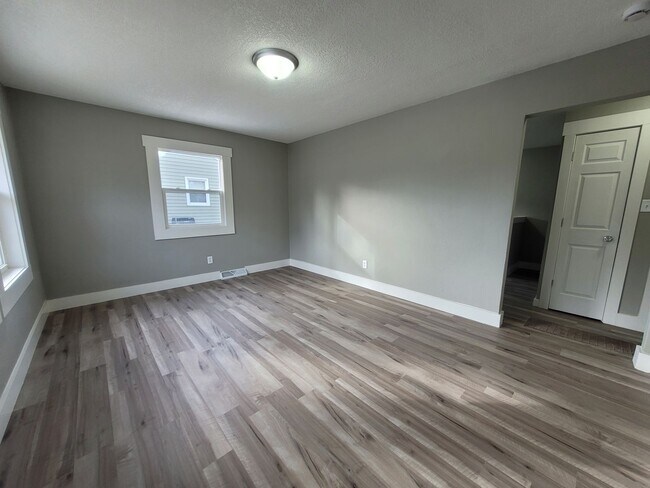 Building Photo - Renovated (in 2024!) two bedroom home, har...