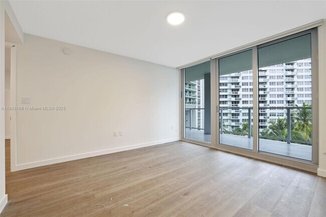 Building Photo - 1500 Bay Rd