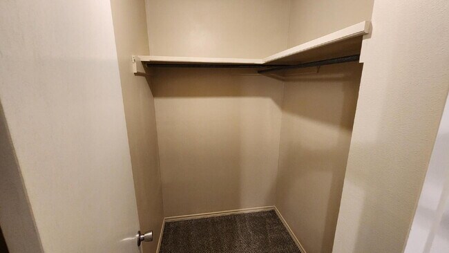 Building Photo - Half off first full month's rent/Southwest...