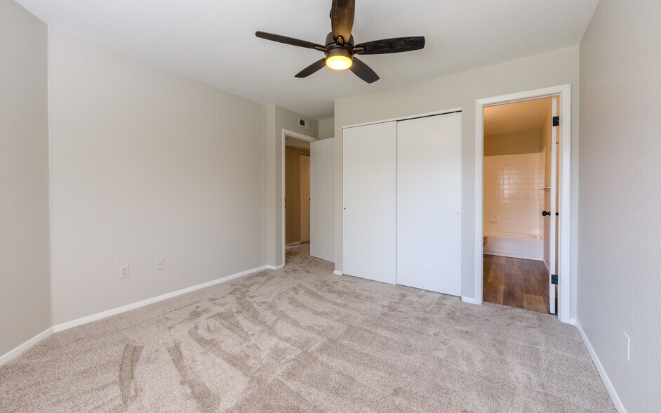 Building Photo - 5530 Stonewall Pl