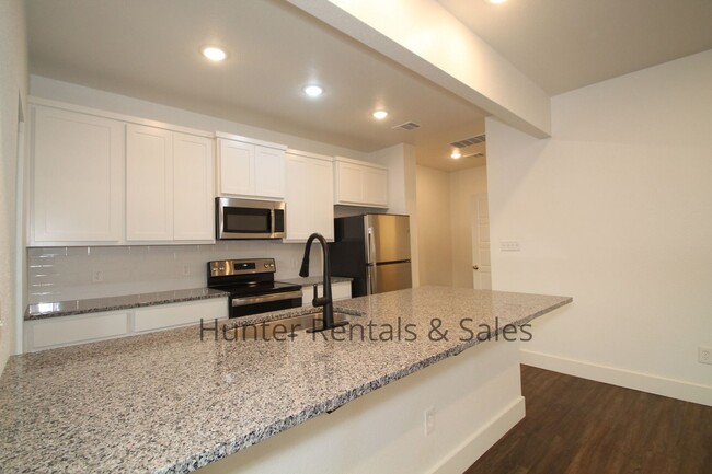 Building Photo - Upscale Three-bedroom Townhome!