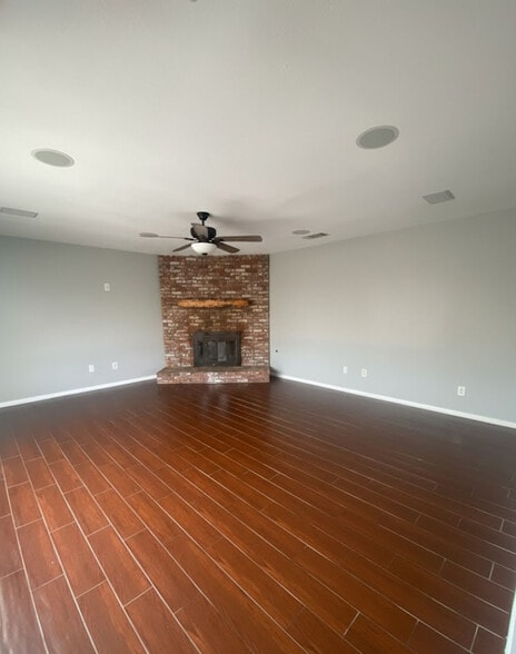 Building Photo - 27630 Baroni Rd