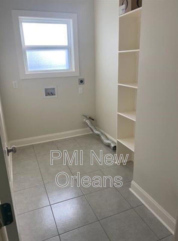 Building Photo - Single Family Home