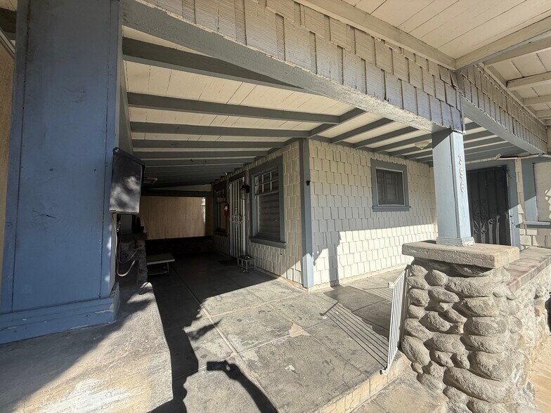 Building Photo - 396 N Mentor Ave