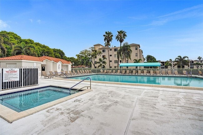 Building Photo - 6241 Pointe Regal Cir