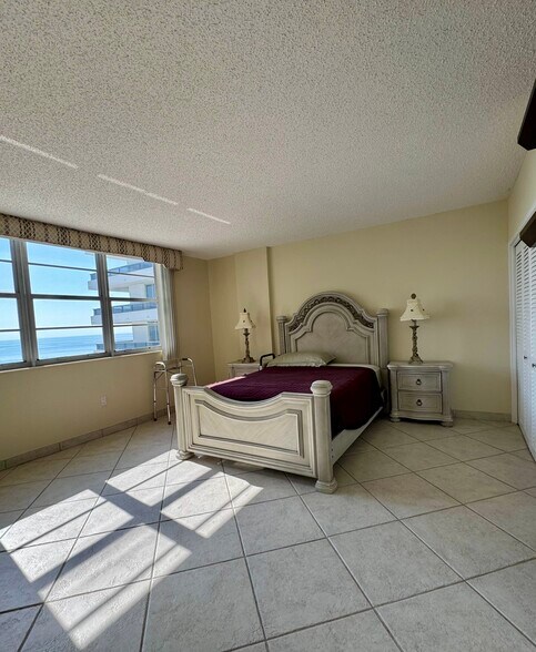 Building Photo - 5825 Collins Ave