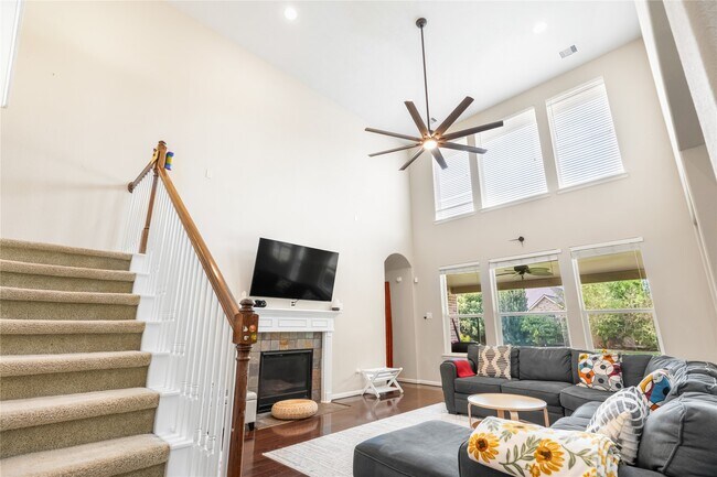 Building Photo - 6819 Lavington Way
