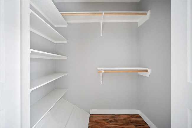Building Photo - 810 Banister Ln