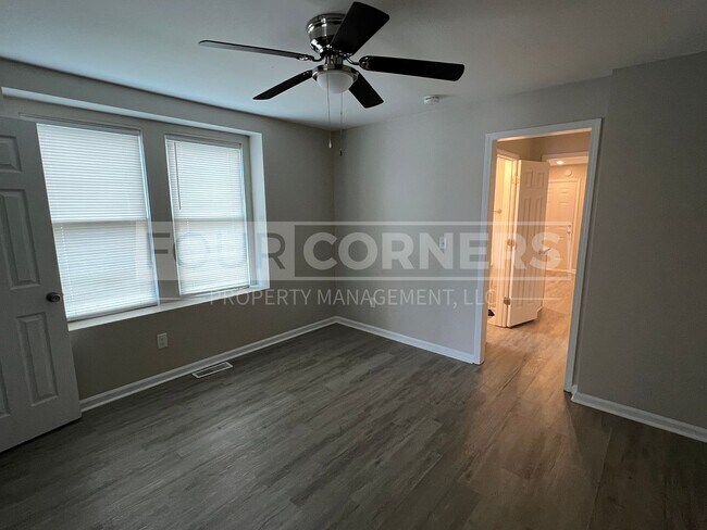 Building Photo - 2026 N Cherry St