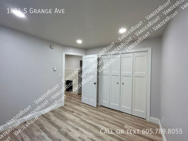 Building Photo - 1604 S Grange Ave