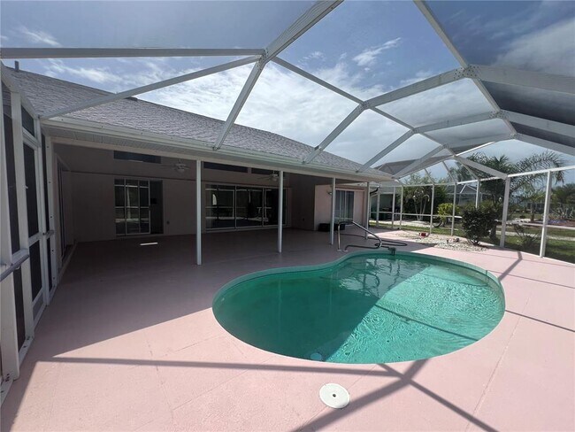 Building Photo - 2300 Mauritania Rd