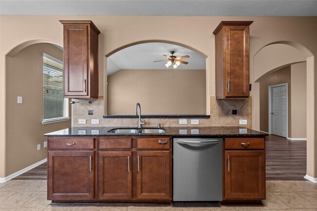 Building Photo - 803 Arlington Pointe Dr