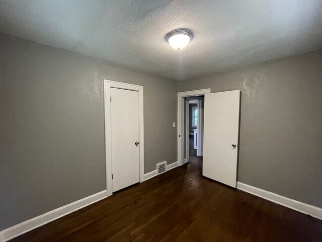 Building Photo - Available Now, 2 Bed 1 Bath Home off 71 HWY