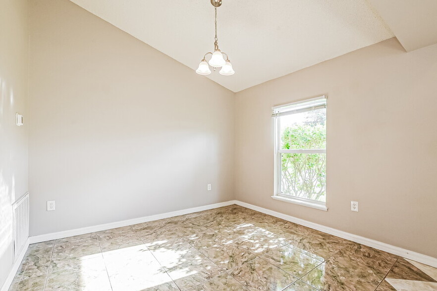 Building Photo - 1328 Dunbarton Ct