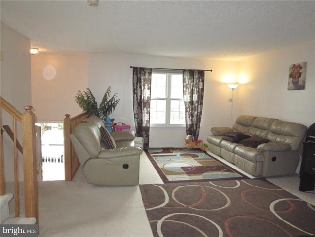 Building Photo - 33 Ketley Pl