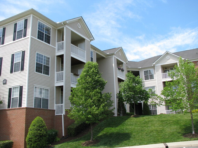 Building Photo - 260 Riverbend Dr