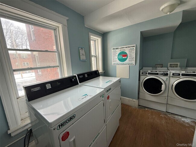 Building Photo - 60 Carroll St