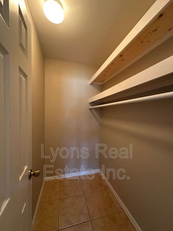 Building Photo - 2409 Park Rd