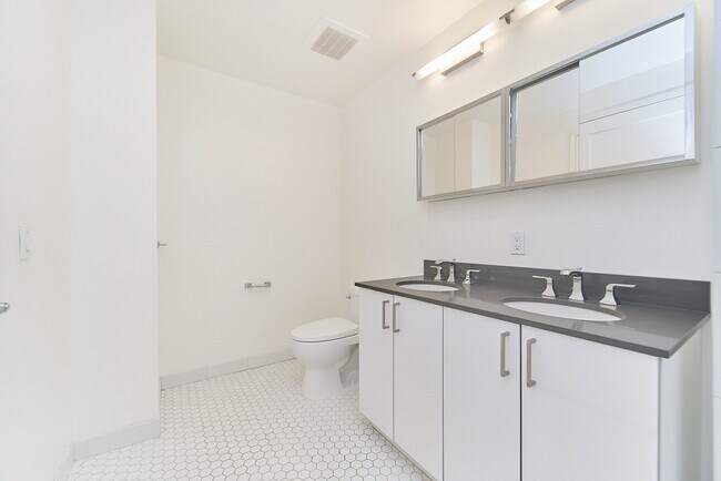 Building Photo - Gorgeous Two Bedroom with Floor to Ceiling Windows