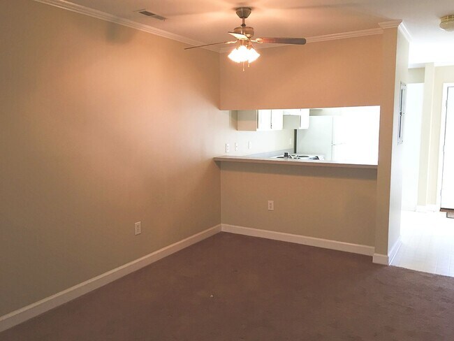 Building Photo - Walk to Beach! Unfurnished, 2 Bedroom, 2.5...