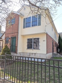 Building Photo - 84 11th Ave W
