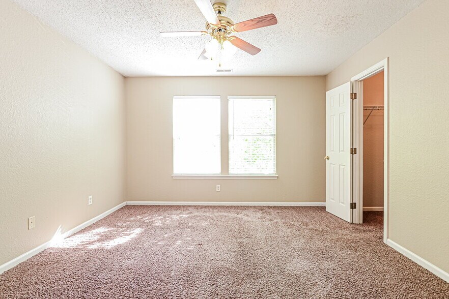 Building Photo - 1240 Cutler Ln