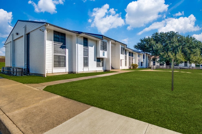 Building Photo - 834 Timberlake Dr