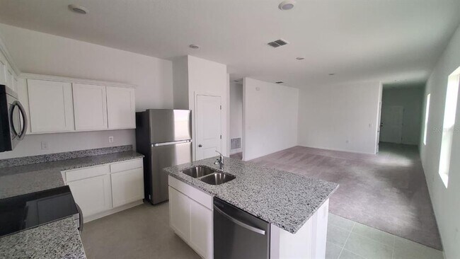 Building Photo - 2685 Buttercup Ave