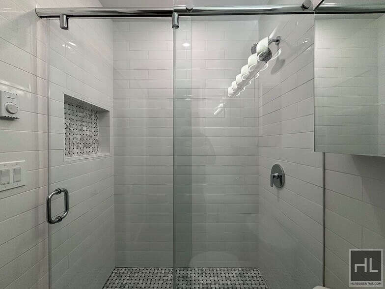 Building Photo - FIFTH AVENUE