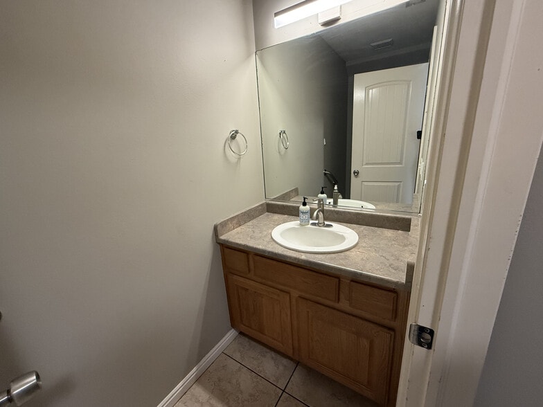 Building Photo - 1167 E 400 S