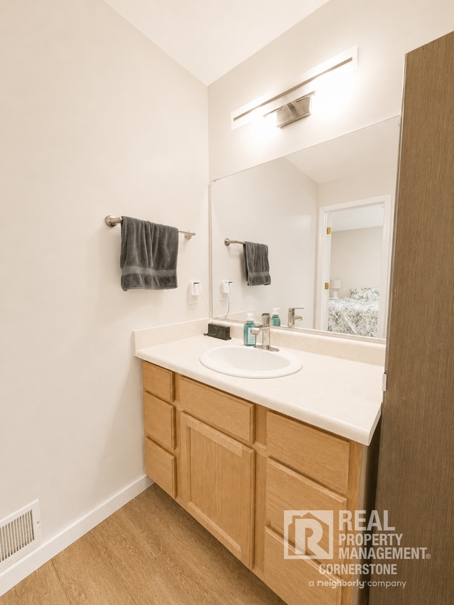 Building Photo - Spacious 4BD Home in Orchard Meadows | Finished Basement | Large Backyard