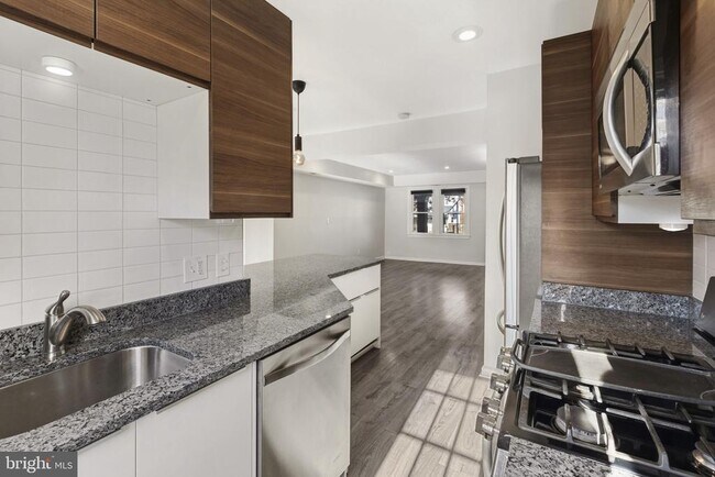 Building Photo - 5105 New Hampshire Ave NW