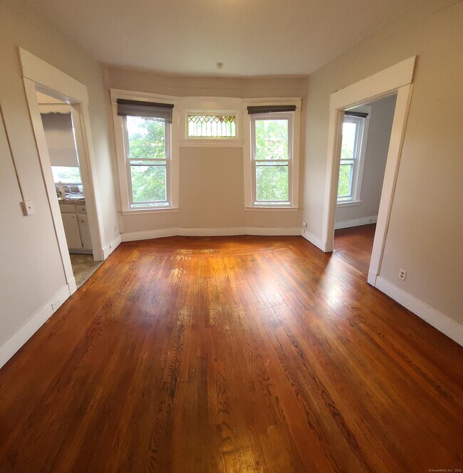 Building Photo - 985 Whalley Ave