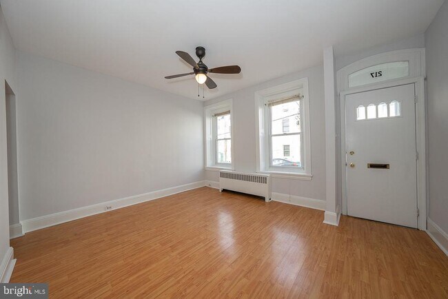 Building Photo - 217 Dupont St