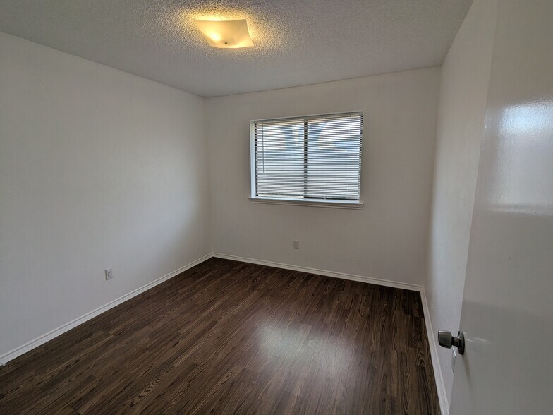 Building Photo - 2410 Cordoba Dr