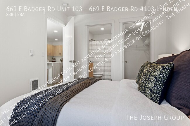 Building Photo - 669 E Badger Rd