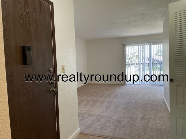 Building Photo - Newly remodeled two bedroom one bath condo...