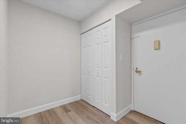 Building Photo - 3800 Powell Ln