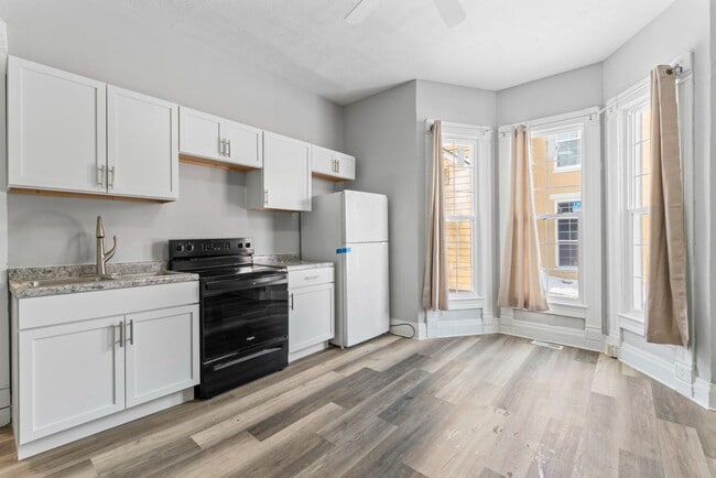 Building Photo - 111 S Vine St