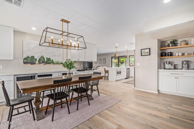 Building Photo - 5202 E Sheena Dr