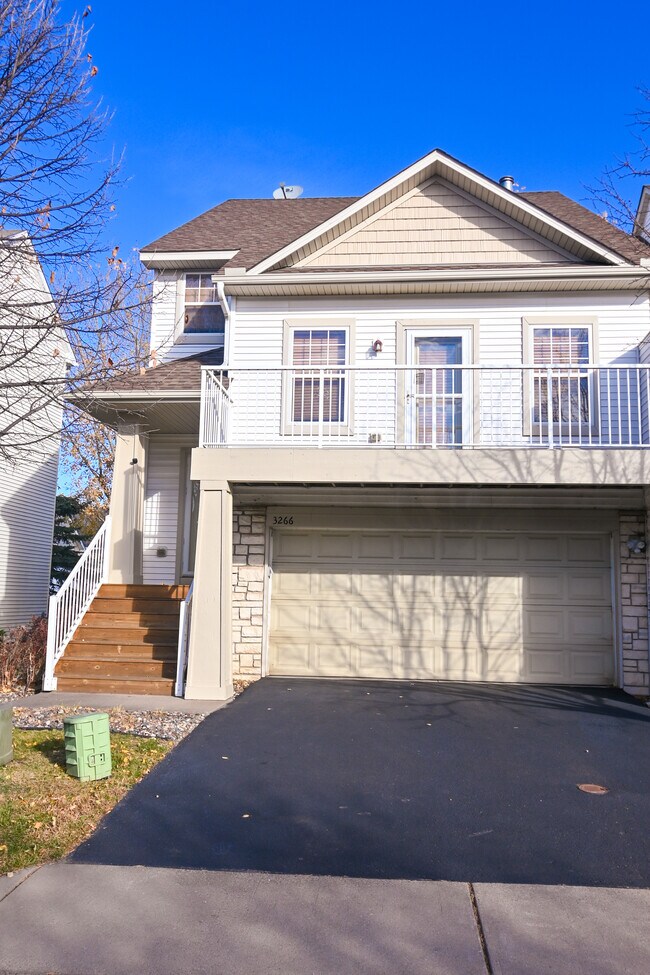 Primary Photo - 3266 Oak View Dr