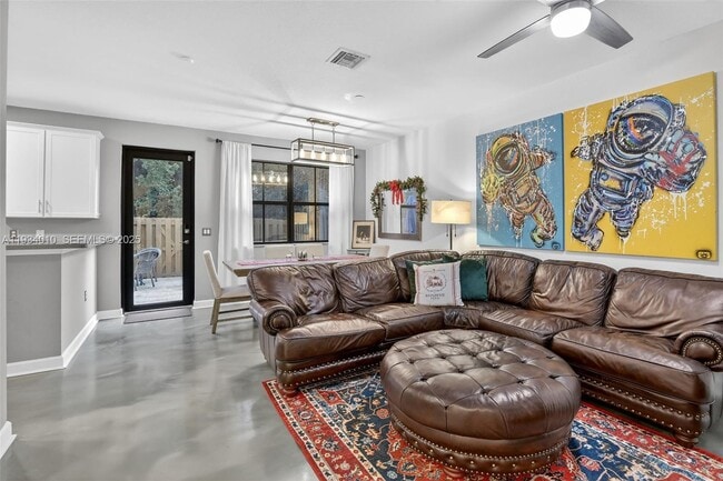 Building Photo - 12140 Village Pl