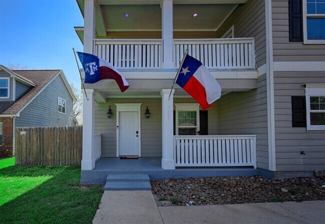 Building Photo - 1122 Detroit St