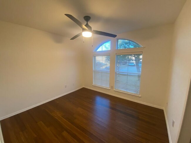 Building Photo - 1003 Clayton Dr