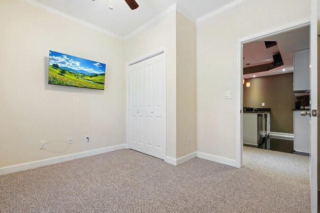 Building Photo - 3888 Fairhill Point