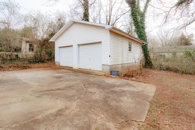Building Photo - REDUCED!