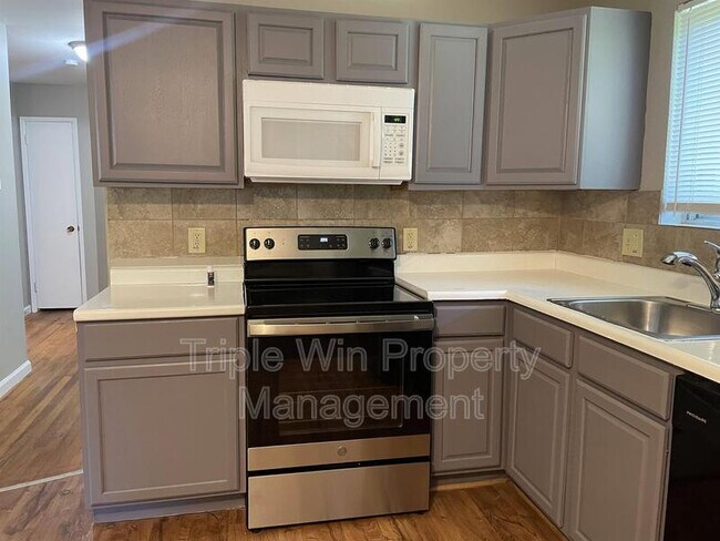 Building Photo - 10203 Trio Ln