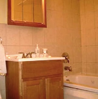 Building Photo - 2530 W Foster Ave